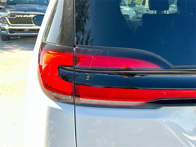 New 2026 Chrysler Pacifica Select w/ S Appearance Package image 8