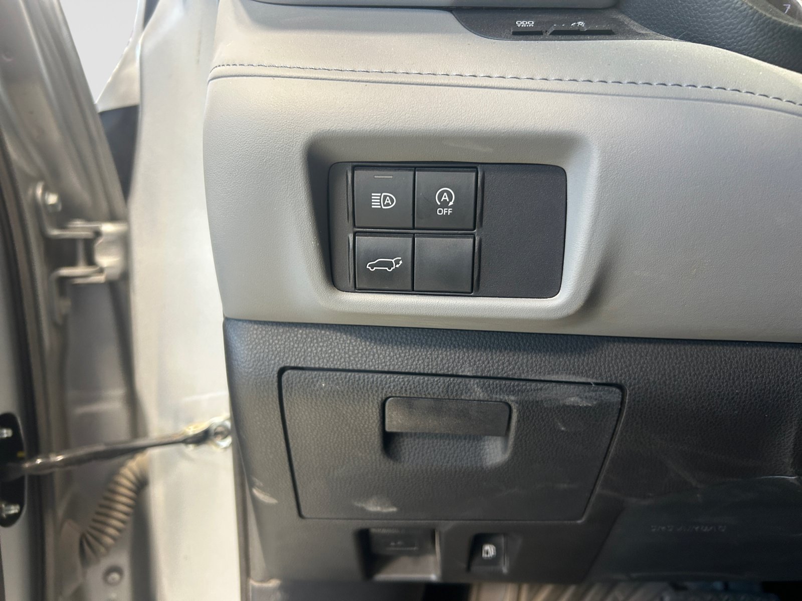 Used 2024 Toyota Highlander LE AWD/4WD image 20