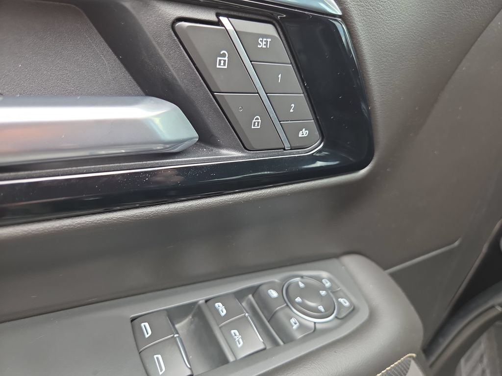 Certified 2026 Chevrolet Suburban Premier AWD/4WD image 28