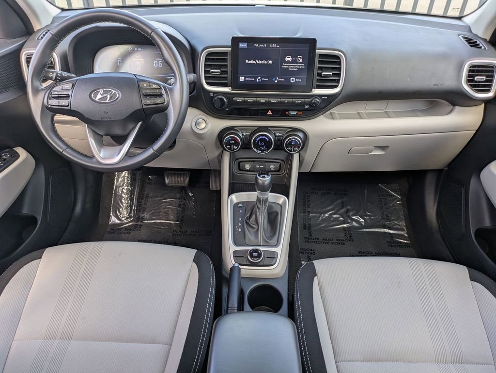 Used 2025 Hyundai Venue SEL FWD image 25