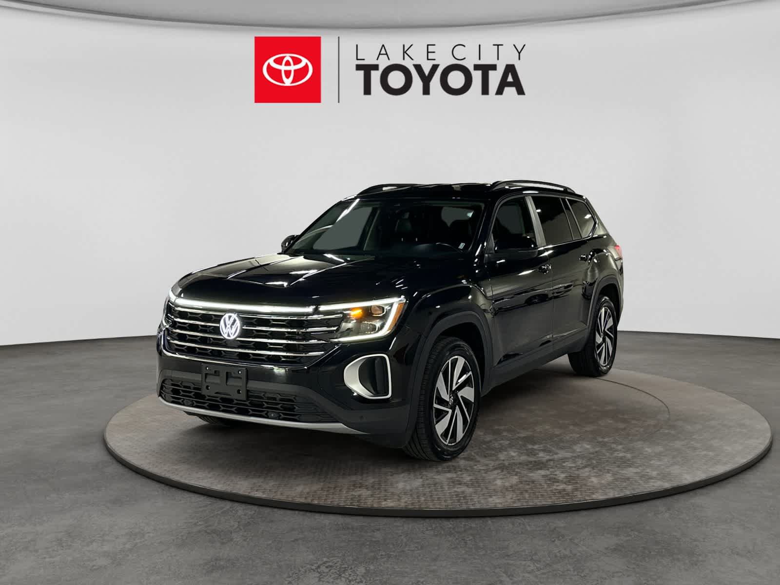 Used 2025 Volkswagen Atlas SE