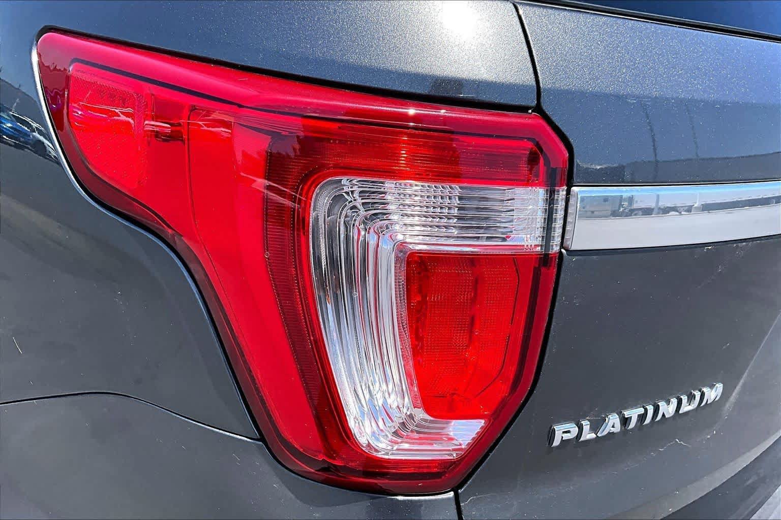 Used 2017 Ford Explorer Platinum AWD/4WD image 28
