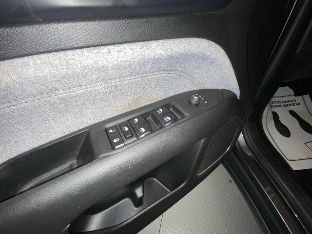 Used 2022 Jeep Compass Latitude AWD/4WD image 13