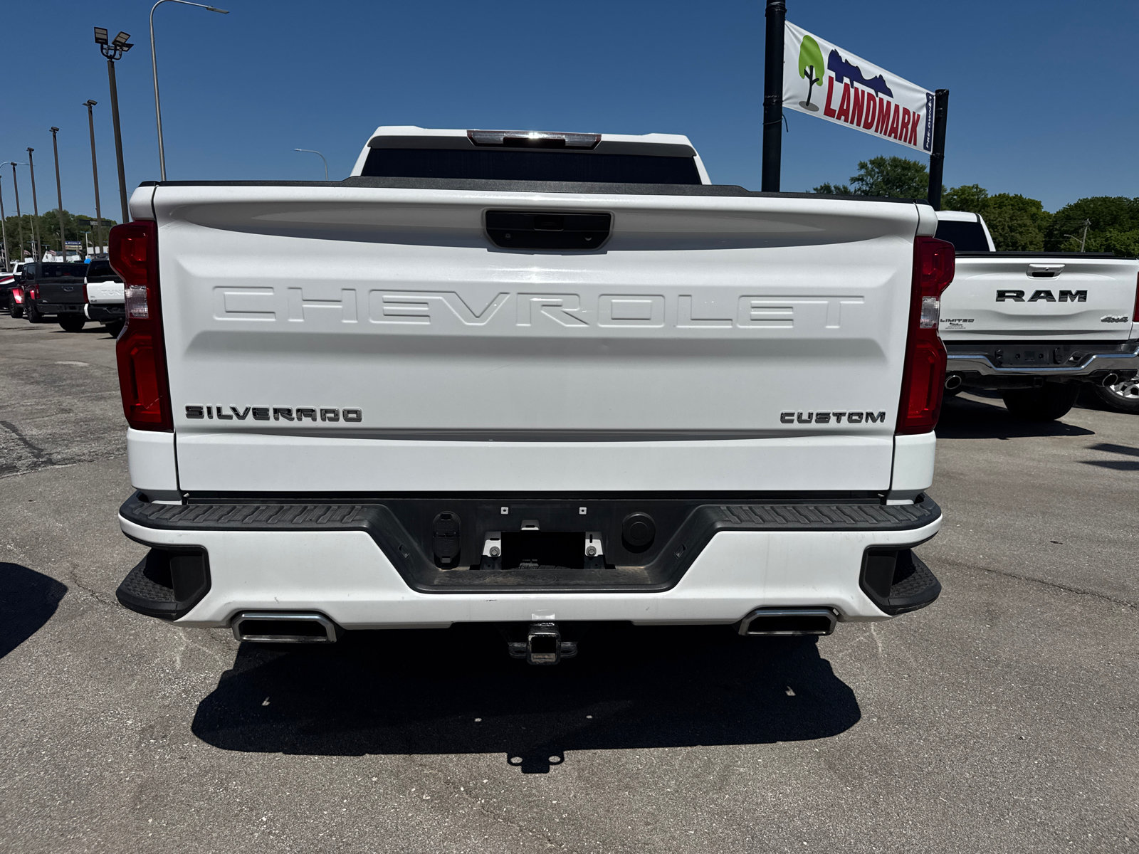Used 2020 Chevrolet Silverado 1500 Custom w/ Custom Max Trailering Package AWD/4WD image 4