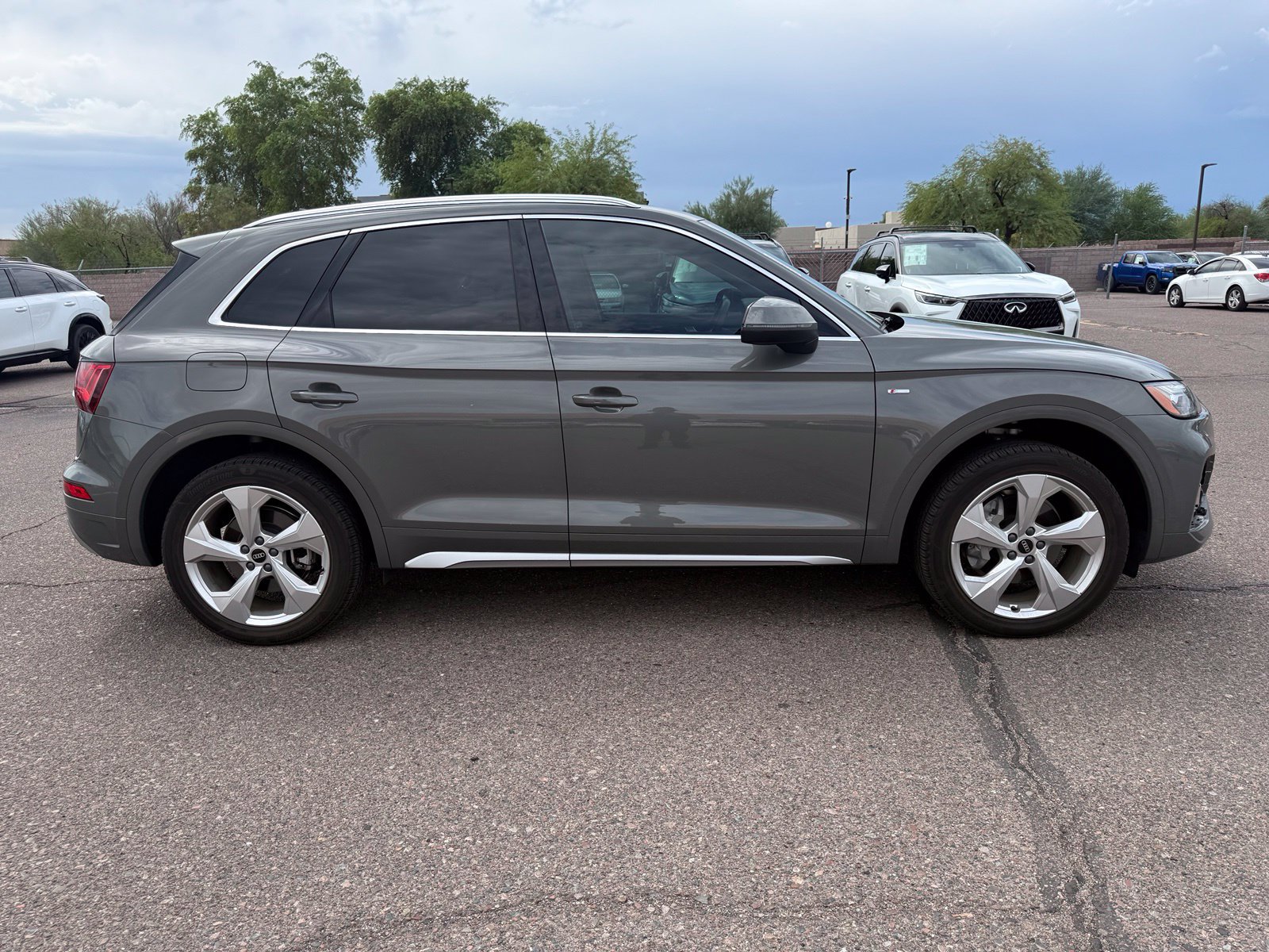 Used 2023 Audi Q5 2.0T Premium Plus w/ Premium Plus Package AWD/4WD image 2