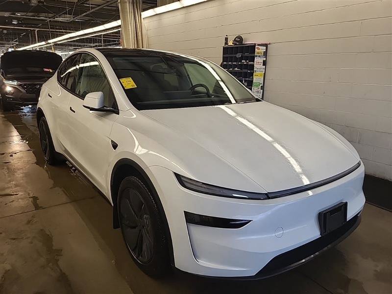 Used 2026 Tesla Model Y Long Range AWD/4WD image 3
