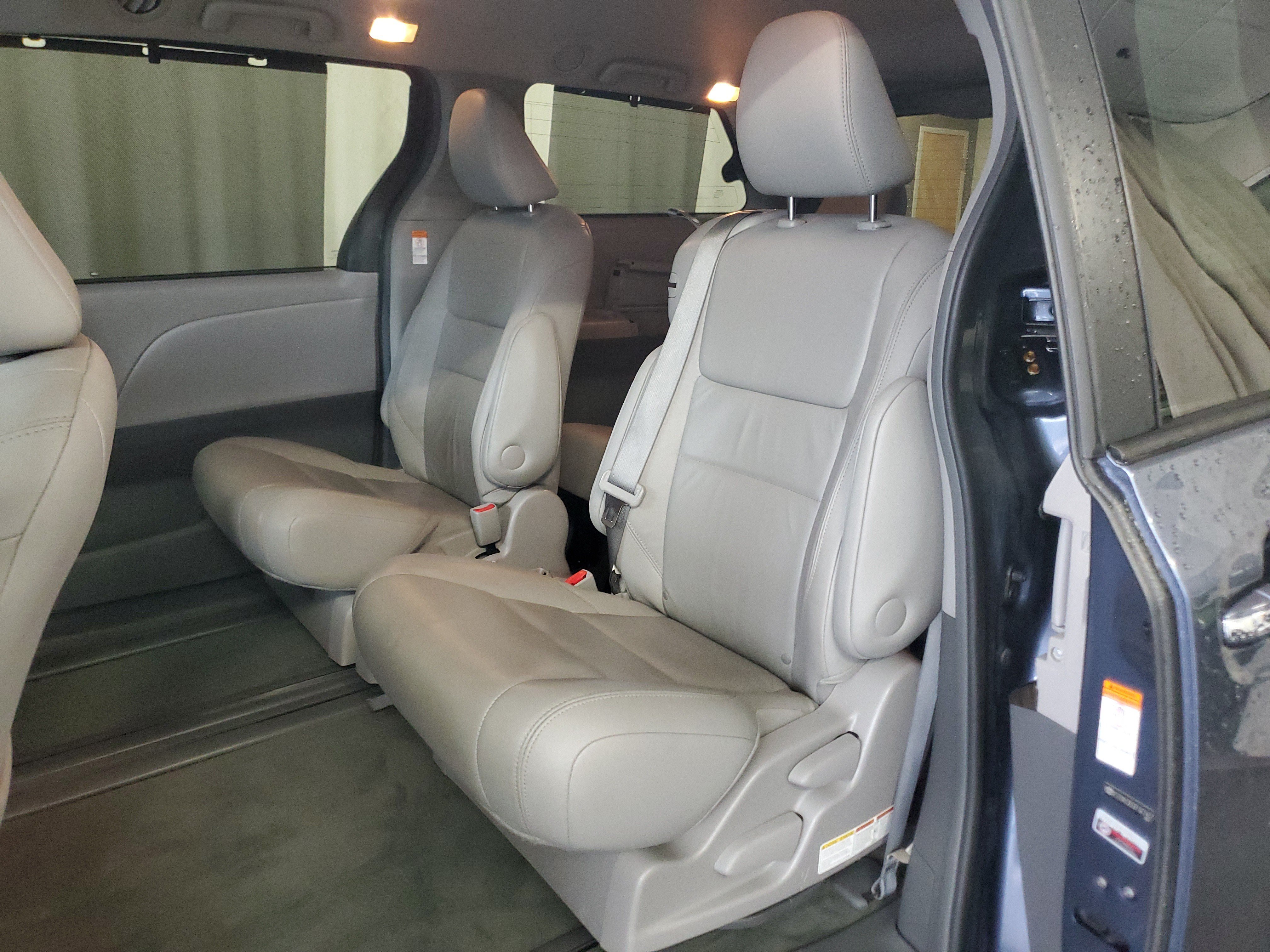 Used 2015 Toyota Sienna XLE FWD image 12