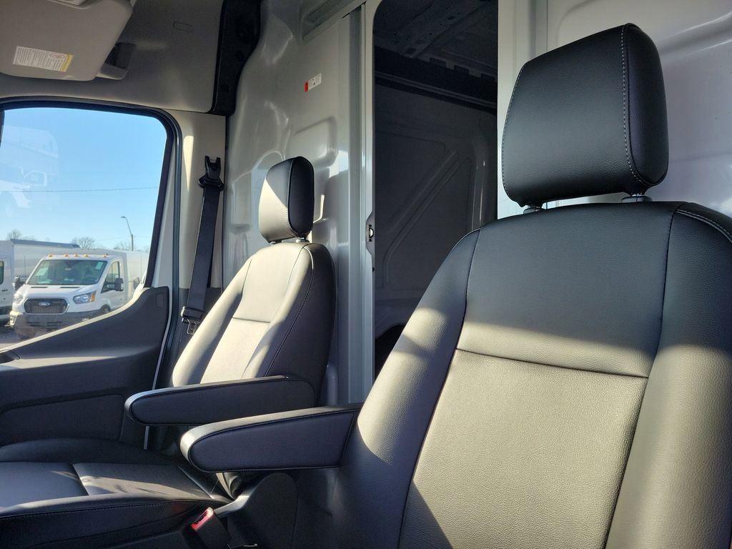 New 2026 Ford Transit 250 148 Medium Roof RWD image 25