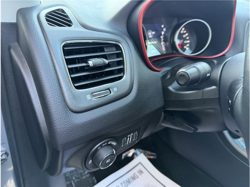 Used 2019 Jeep Compass Trailhawk w/ Leather Interior Group AWD/4WD image 32