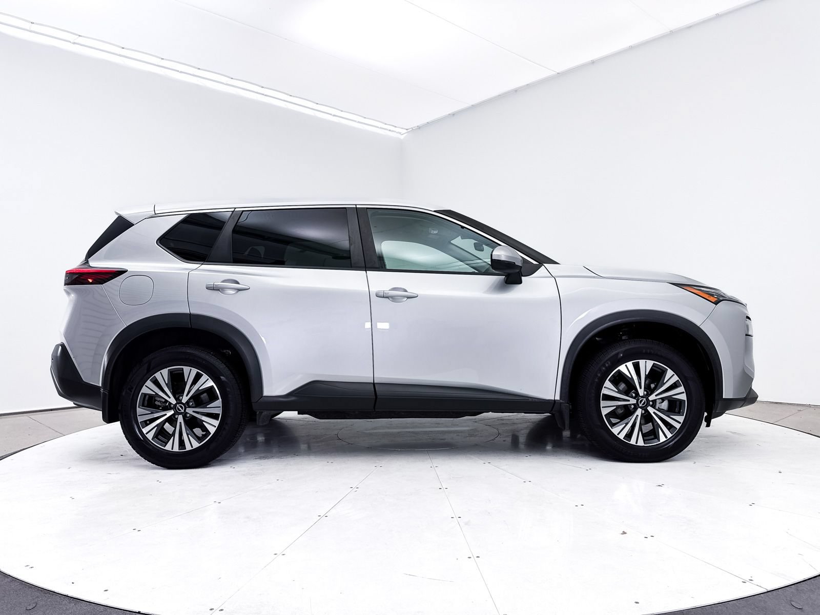 Used 2022 Nissan Rogue SV FWD image 39
