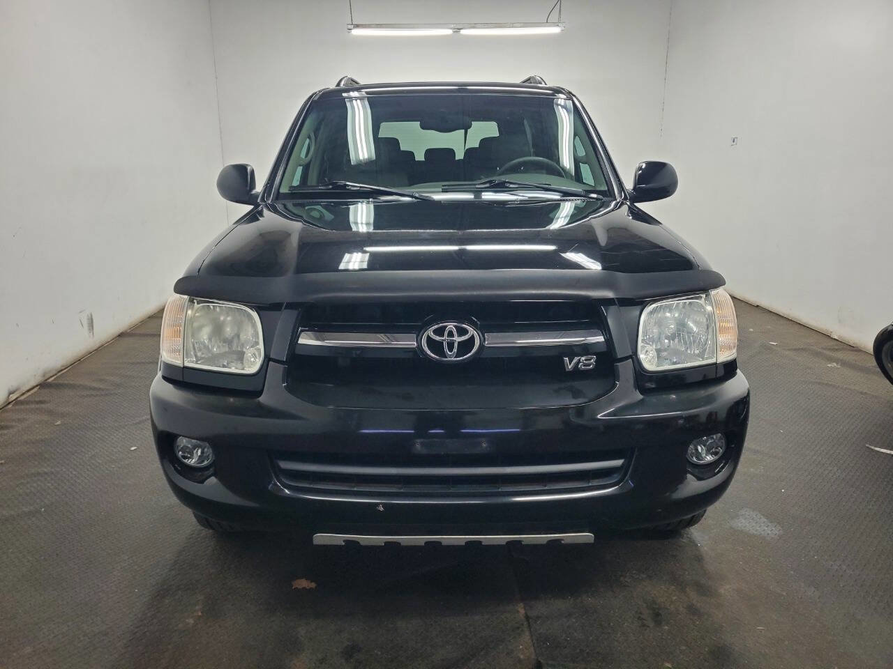 Used 2005 Toyota Sequoia SR5 AWD/4WD image 2
