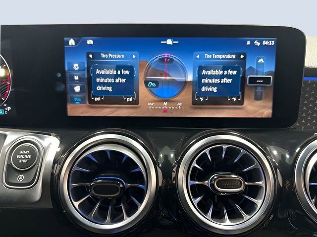 Used 2025 Mercedes-Benz GLB 250 4MATIC image 23