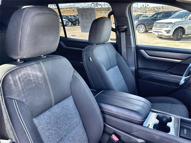 Used 2025 GMC Acadia Elevation image 25