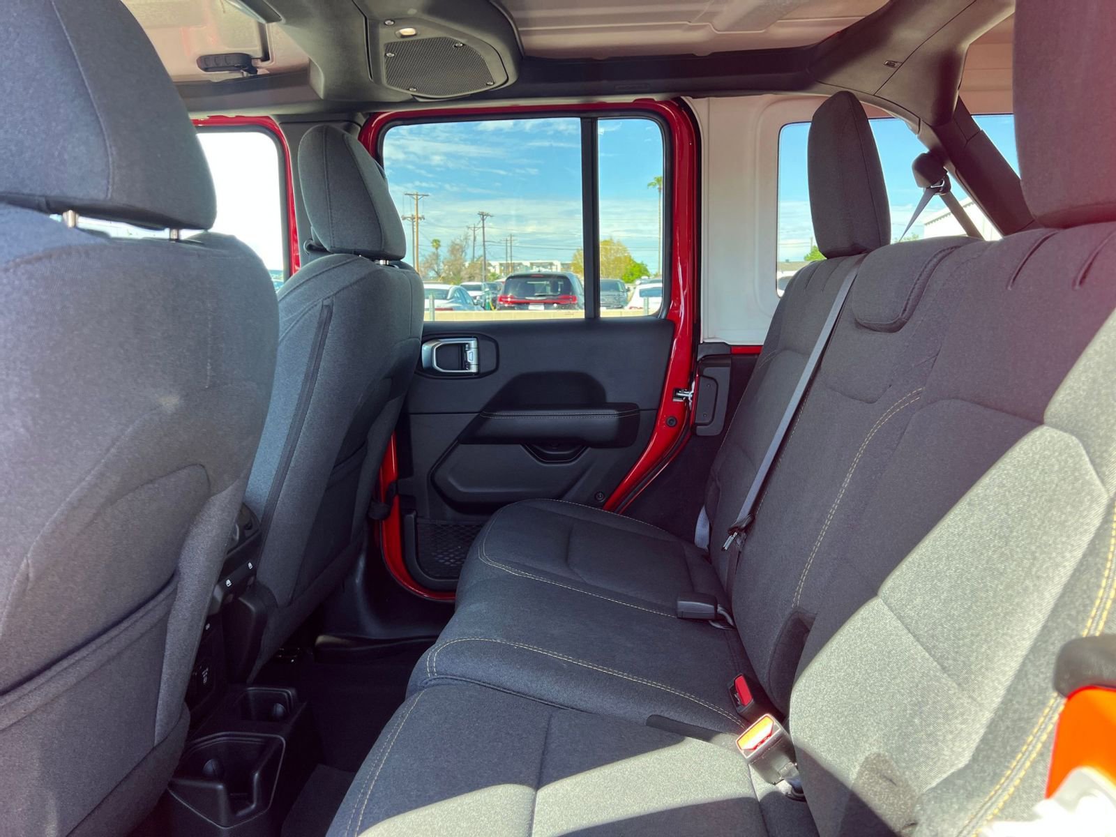 Used 2025 Jeep Wrangler Sahara image 25
