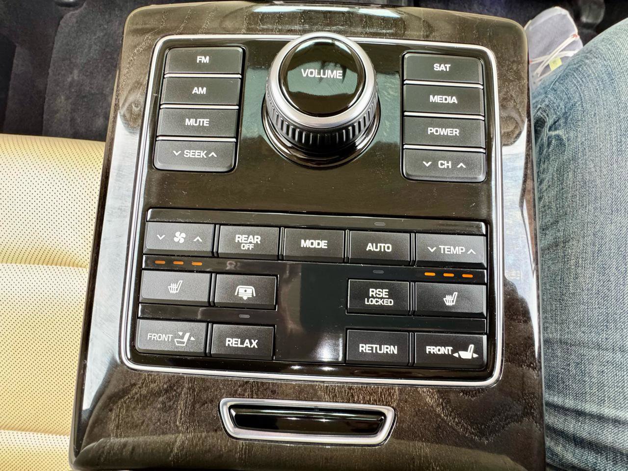 Used 2016 Hyundai Equus Signature image 53