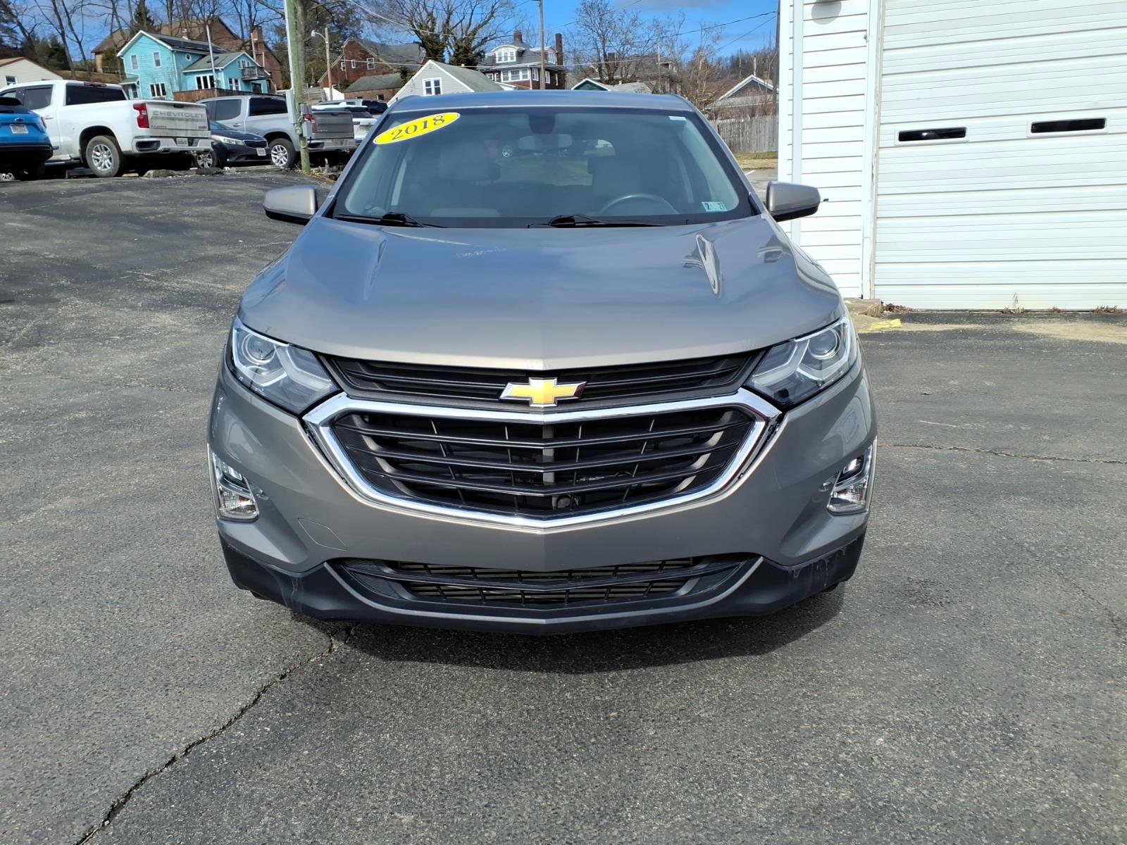 Used 2018 Chevrolet Equinox LT image 2