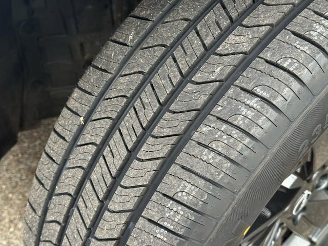 Used 2024 Nissan Rogue SV image 33