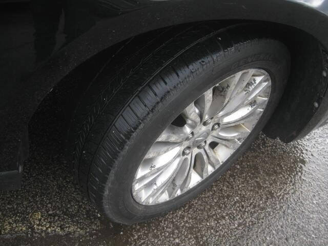 Used 2011 Chrysler 200 Limited image 37