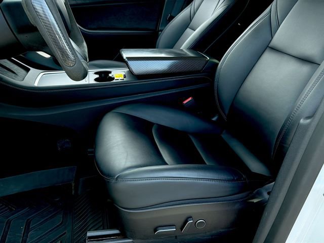 Used 2022 Tesla Model Y Long Range image 21