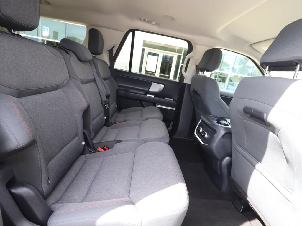 Used 2025 Ford Expedition Active RWD image 25