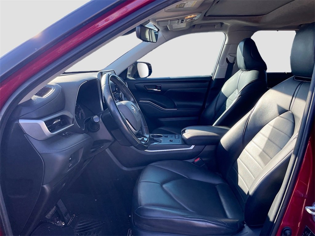 Used 2021 Toyota Highlander XLE image 10