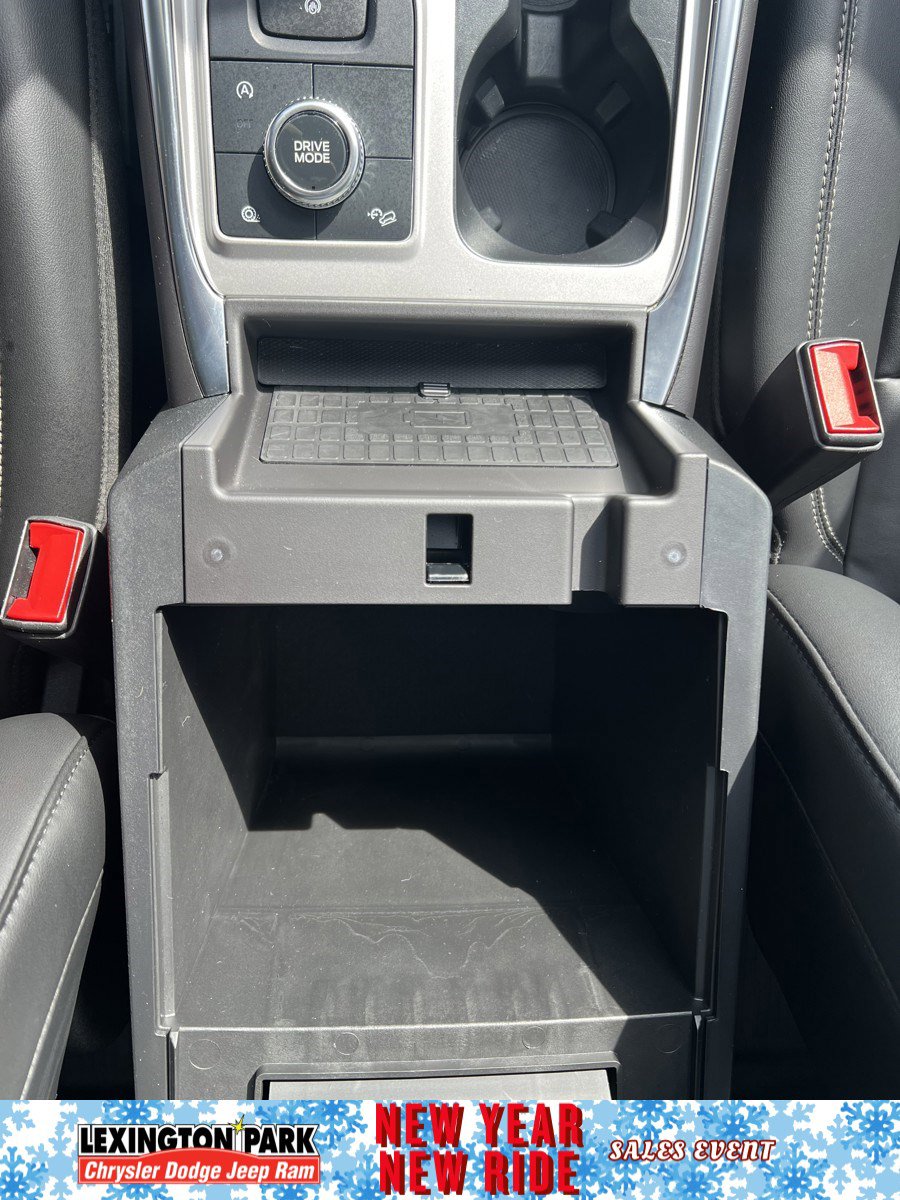 Used 2024 Ford Explorer XLT w/ Equipment Group 202A image 29