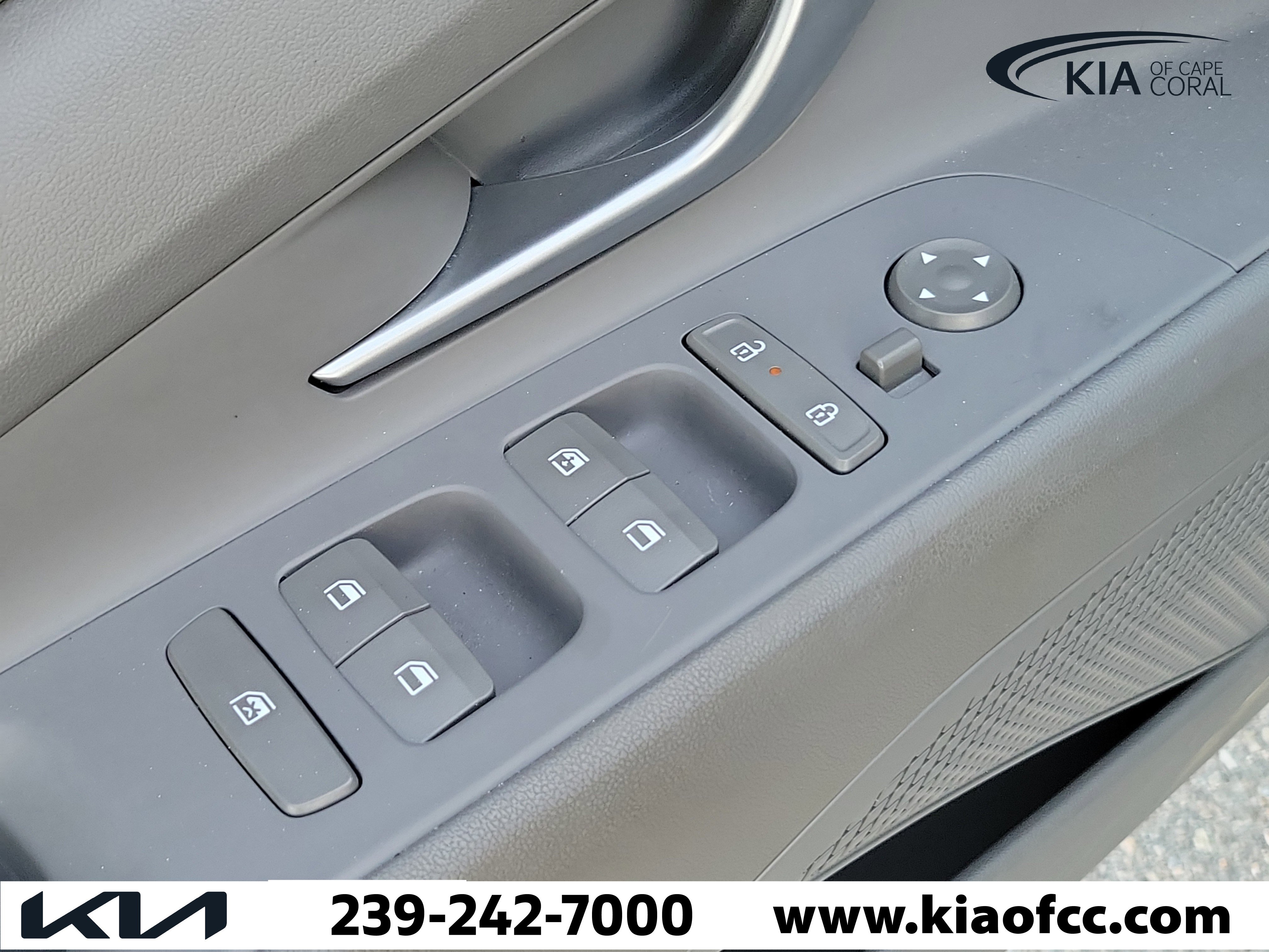 Used 2024 Hyundai Elantra SEL image 25
