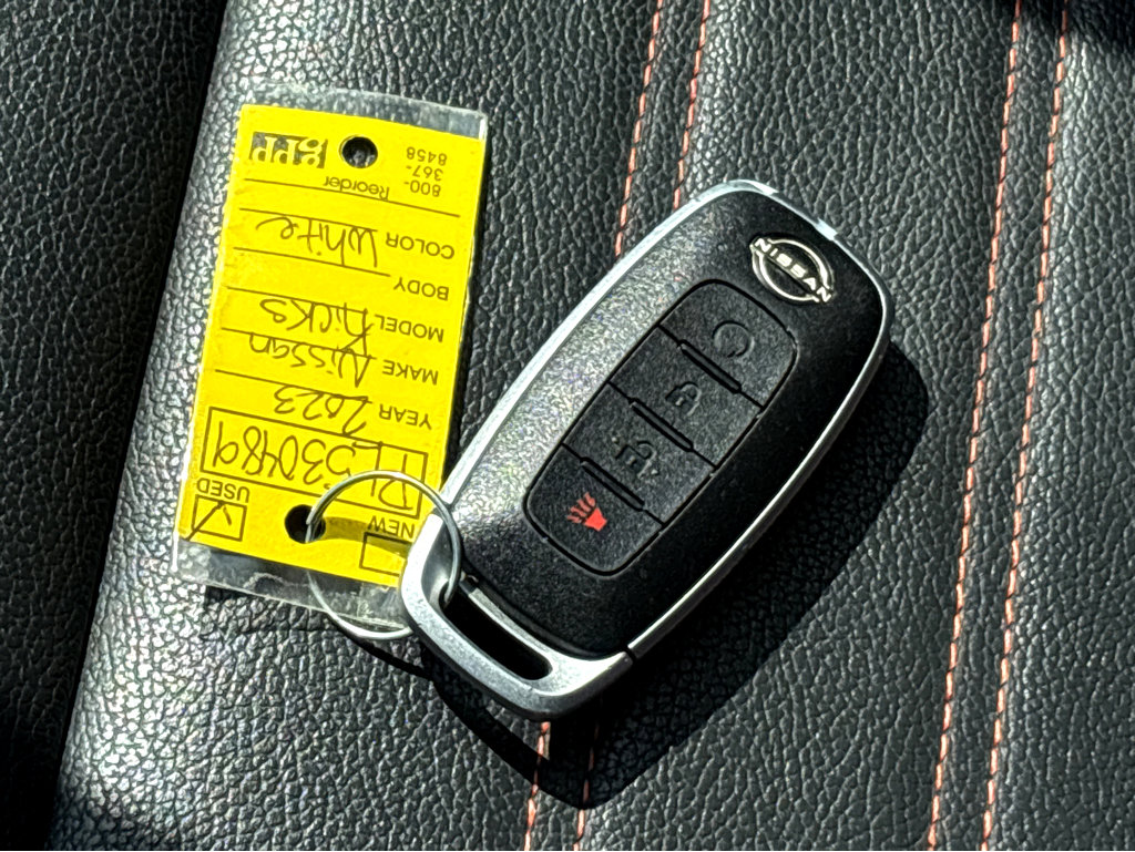 Used 2023 Nissan Kicks SR w/ SR Premium Package FWD image 21