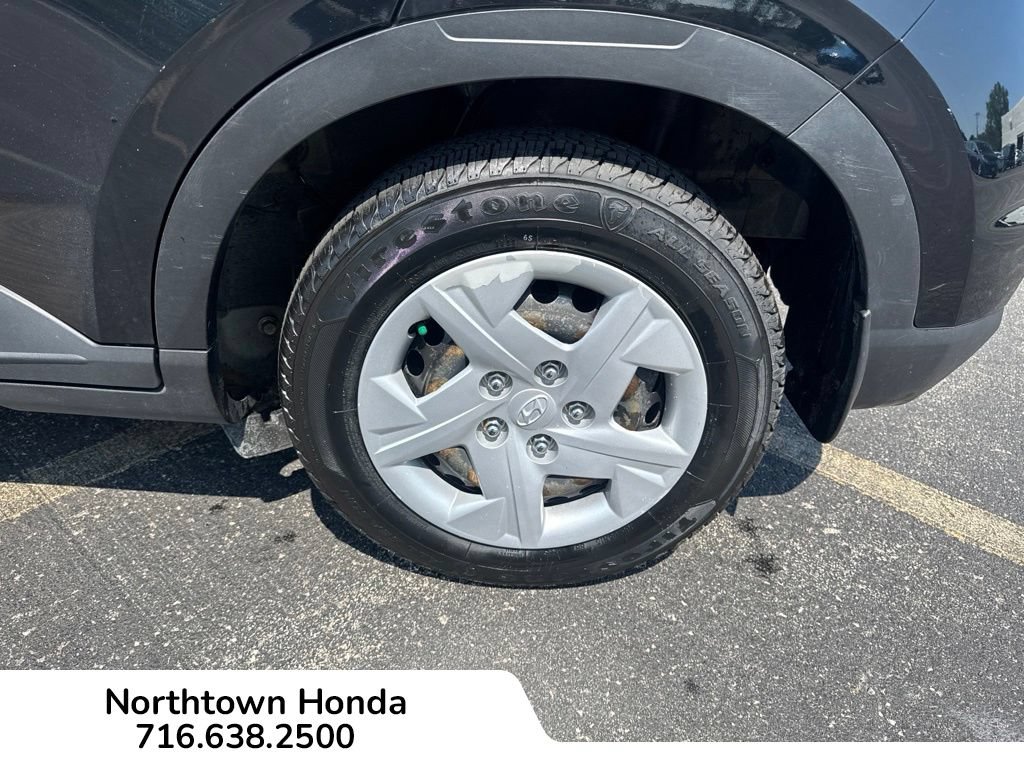 Used 2021 Hyundai Venue SE FWD image 16
