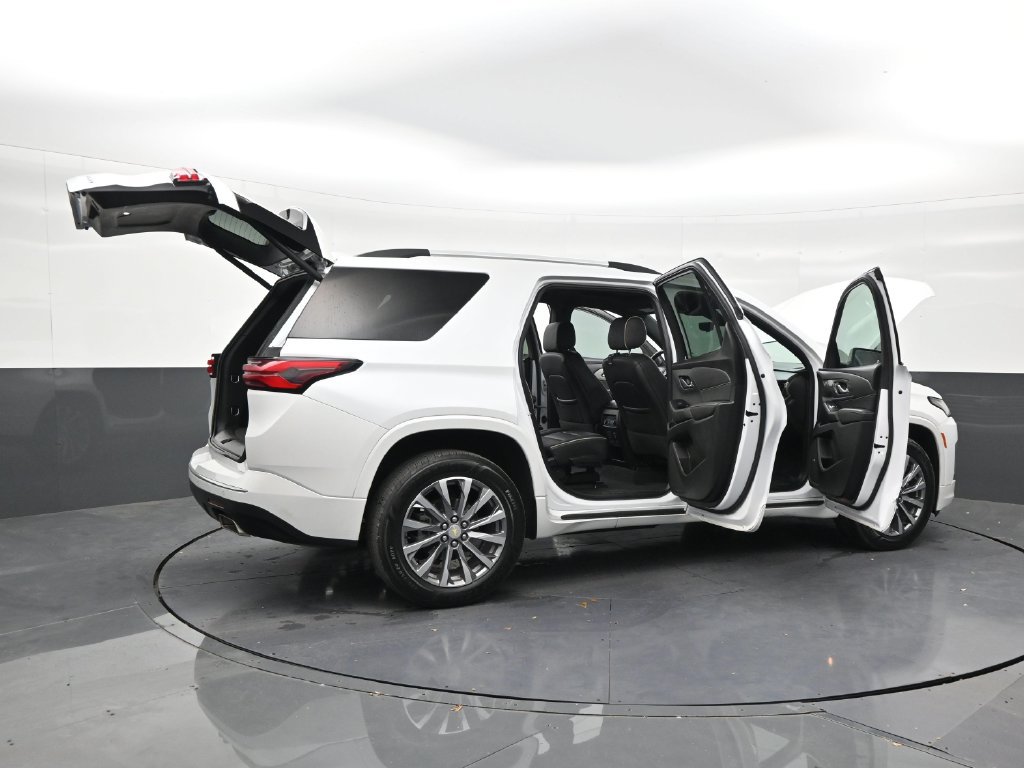 Used 2022 Chevrolet Traverse Premier FWD image 28