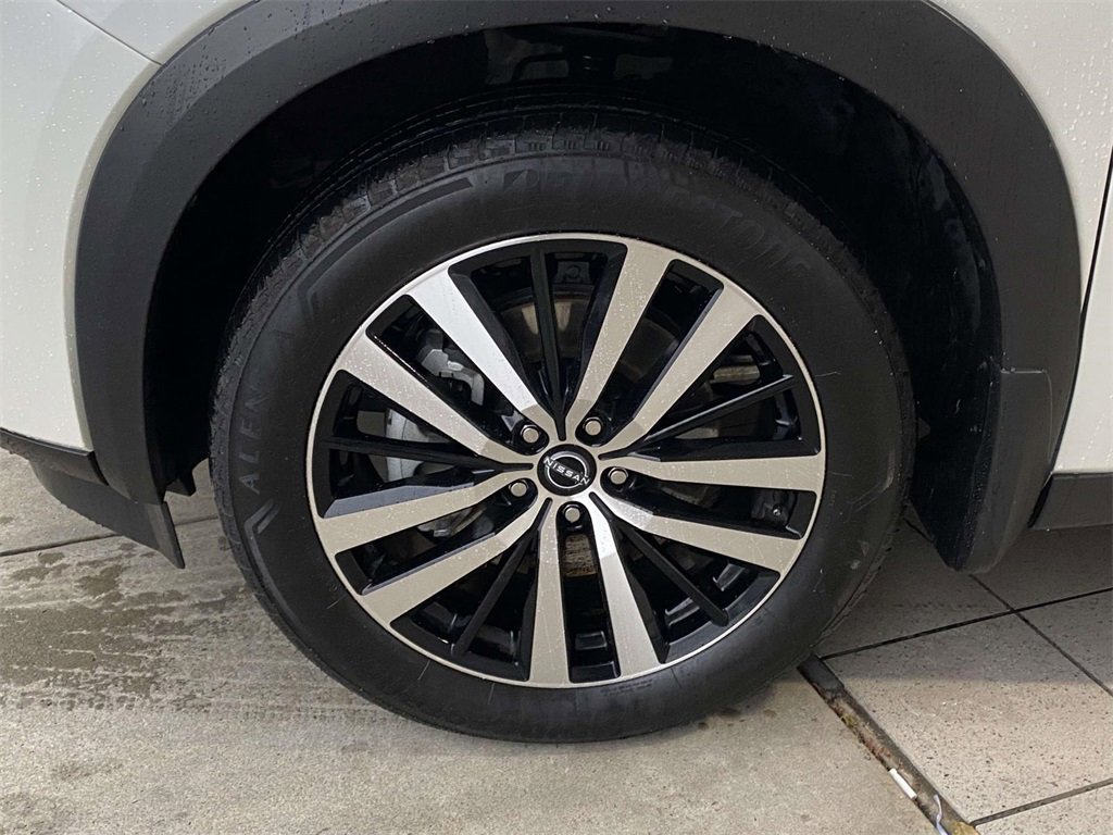 Used 2024 Nissan Pathfinder Platinum w/ Cargo Package image 8