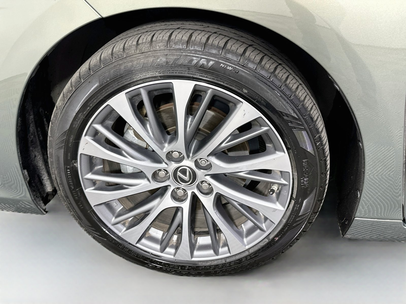 Used 2020 Lexus ES 300h w/ Premium Package FWD image 32