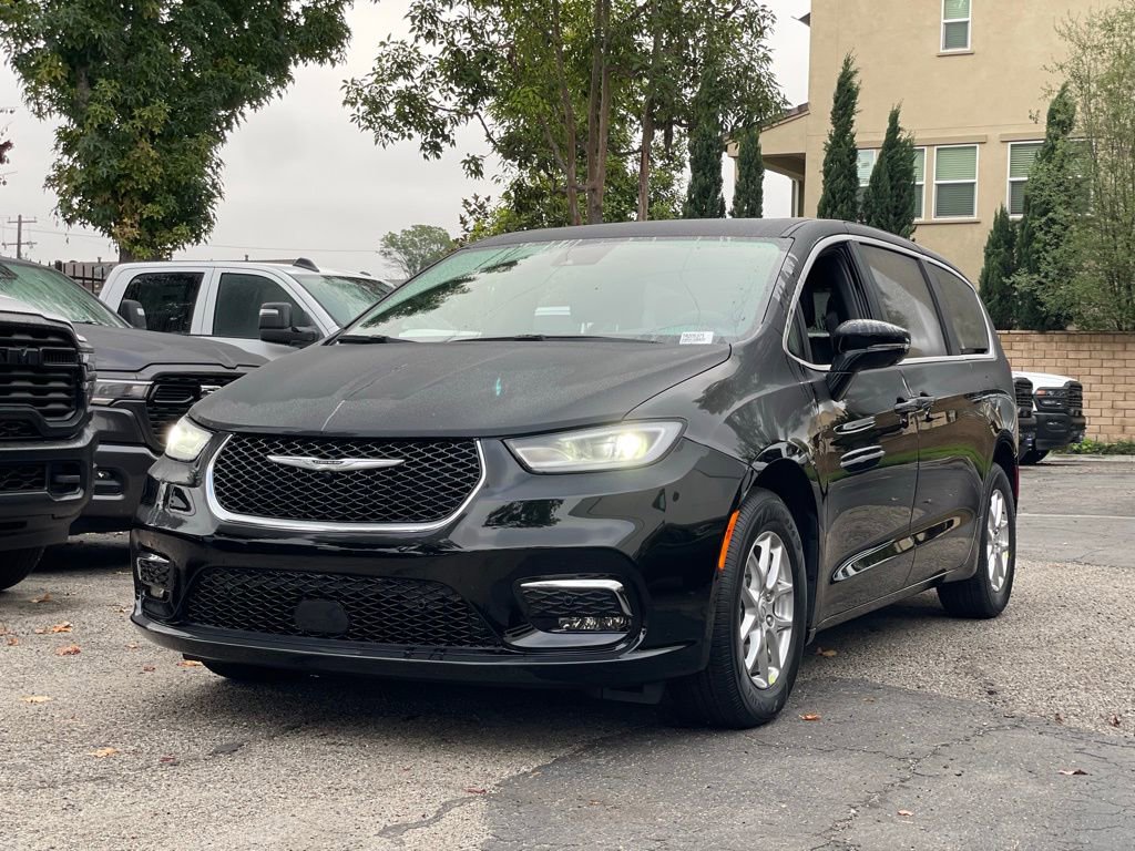 New 2026 Chrysler Pacifica Select FWD image 1