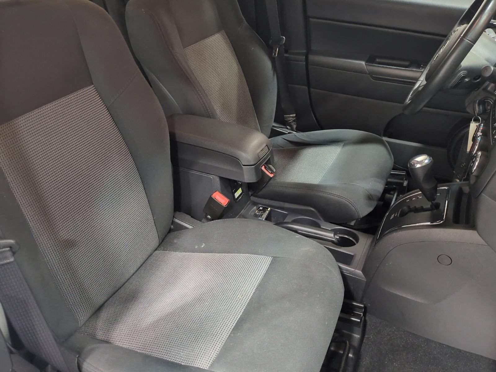 Used 2011 Jeep Compass Latitude AWD/4WD image 10