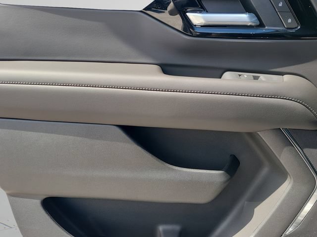 New 2026 Chevrolet Suburban LT w/ Comfort Package RWD image 19