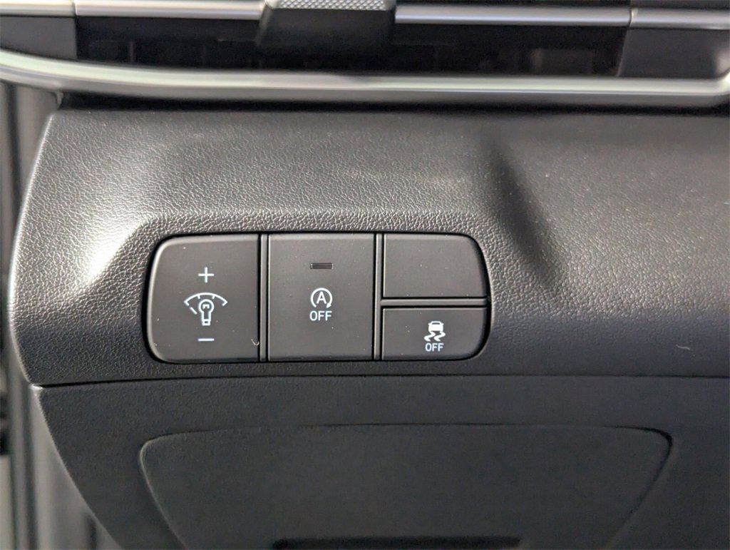 Certified 2025 Hyundai Elantra SE image 13