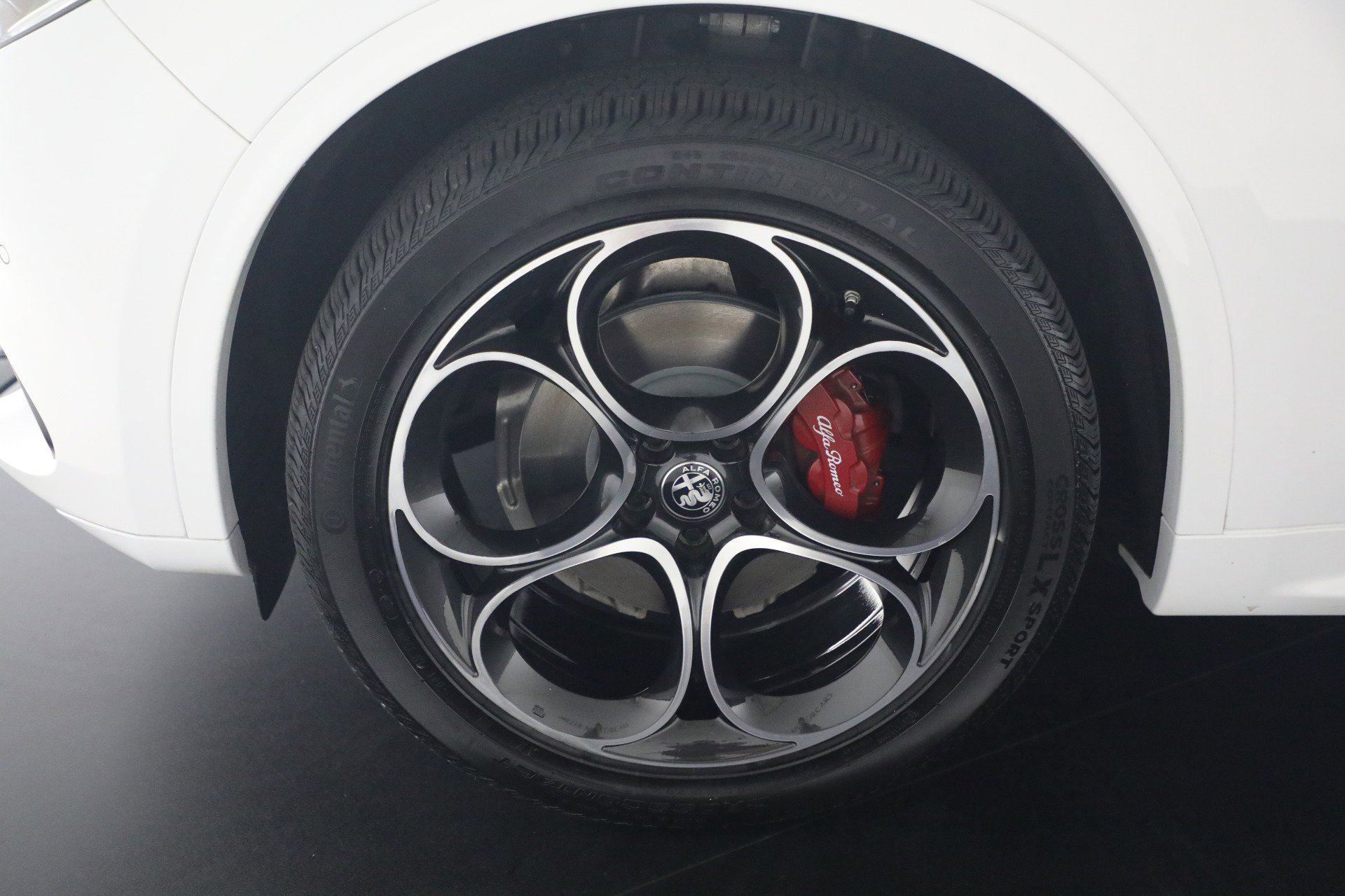 Used 2023 Alfa Romeo Stelvio Veloce AWD/4WD image 24