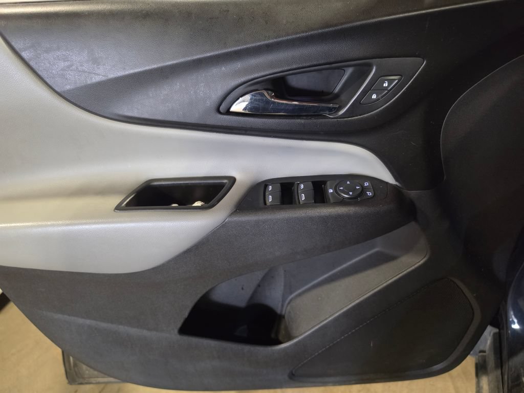 Used 2019 Chevrolet Equinox LS w/ LS Convenience Package AWD/4WD image 5
