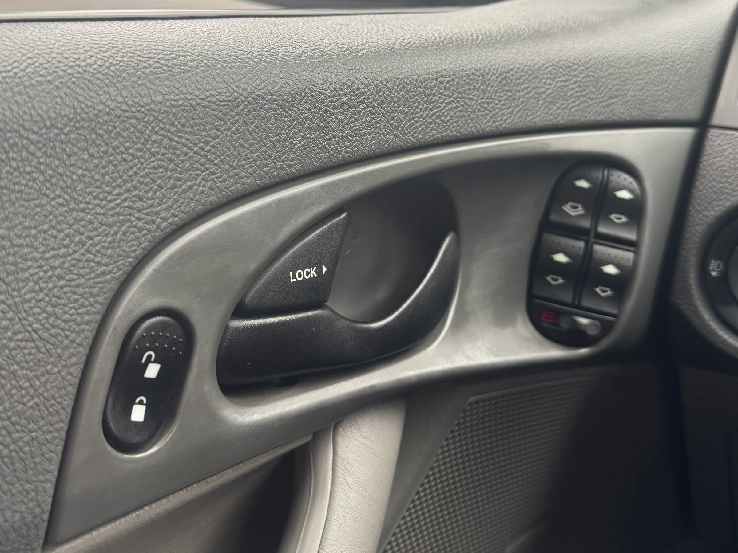 Used 2005 Ford Focus SE image 20