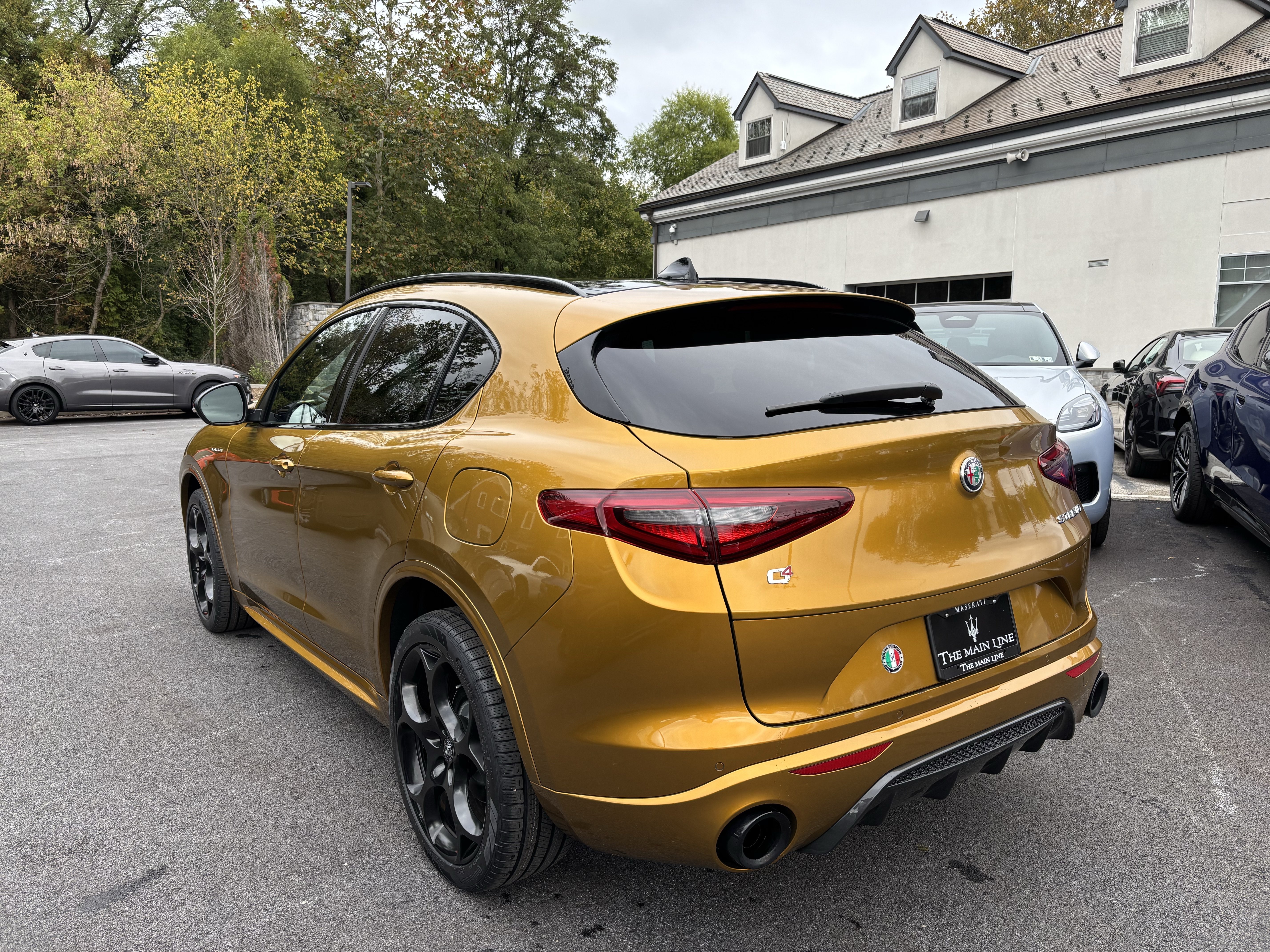 Used 2022 Alfa Romeo Stelvio Veloce AWD/4WD image 3