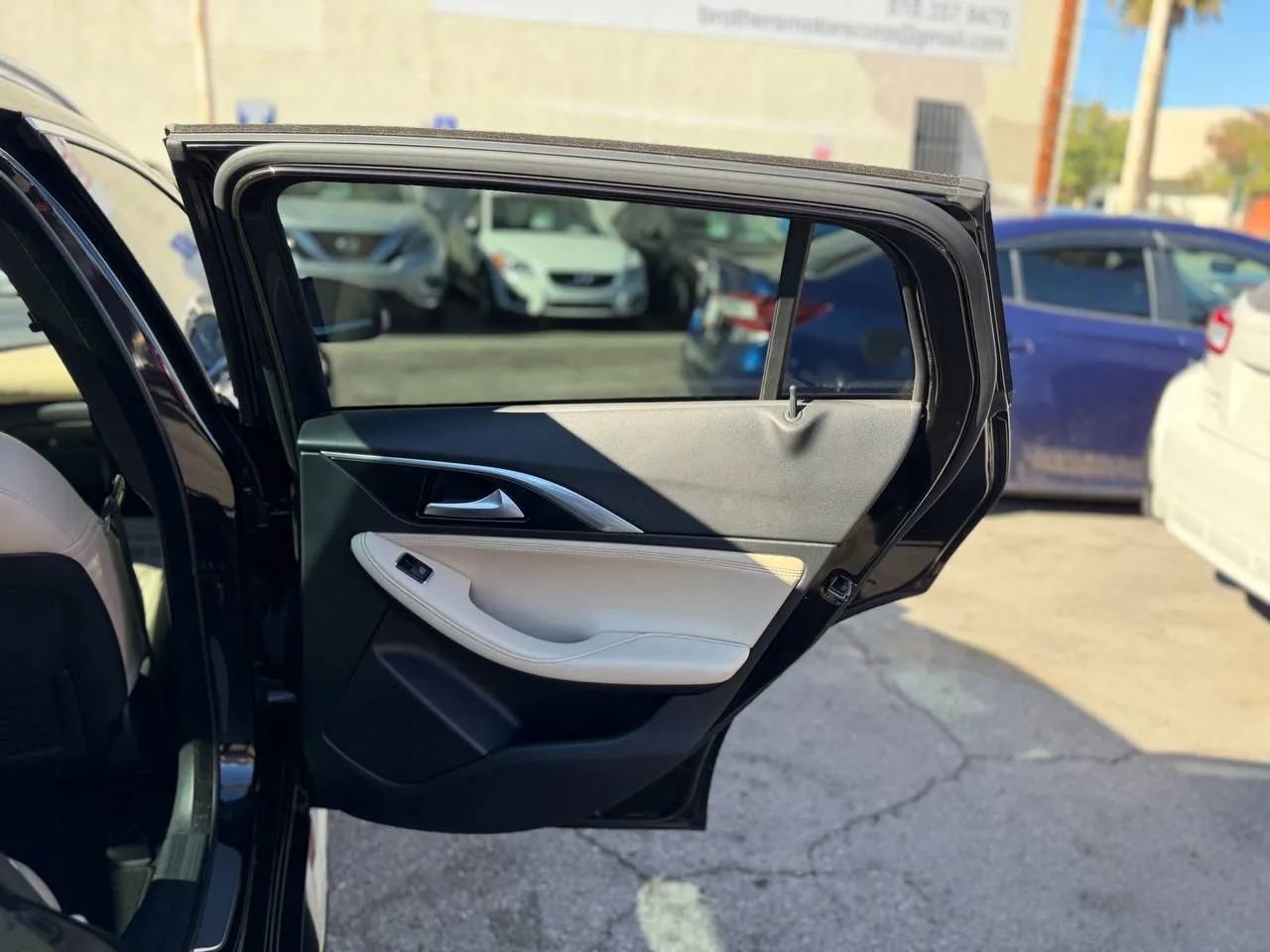 Used 2018 INFINITI QX30 Premium w/ Navigation Package image 32