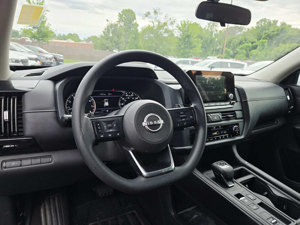 Used 2024 Nissan Pathfinder S FWD image 9
