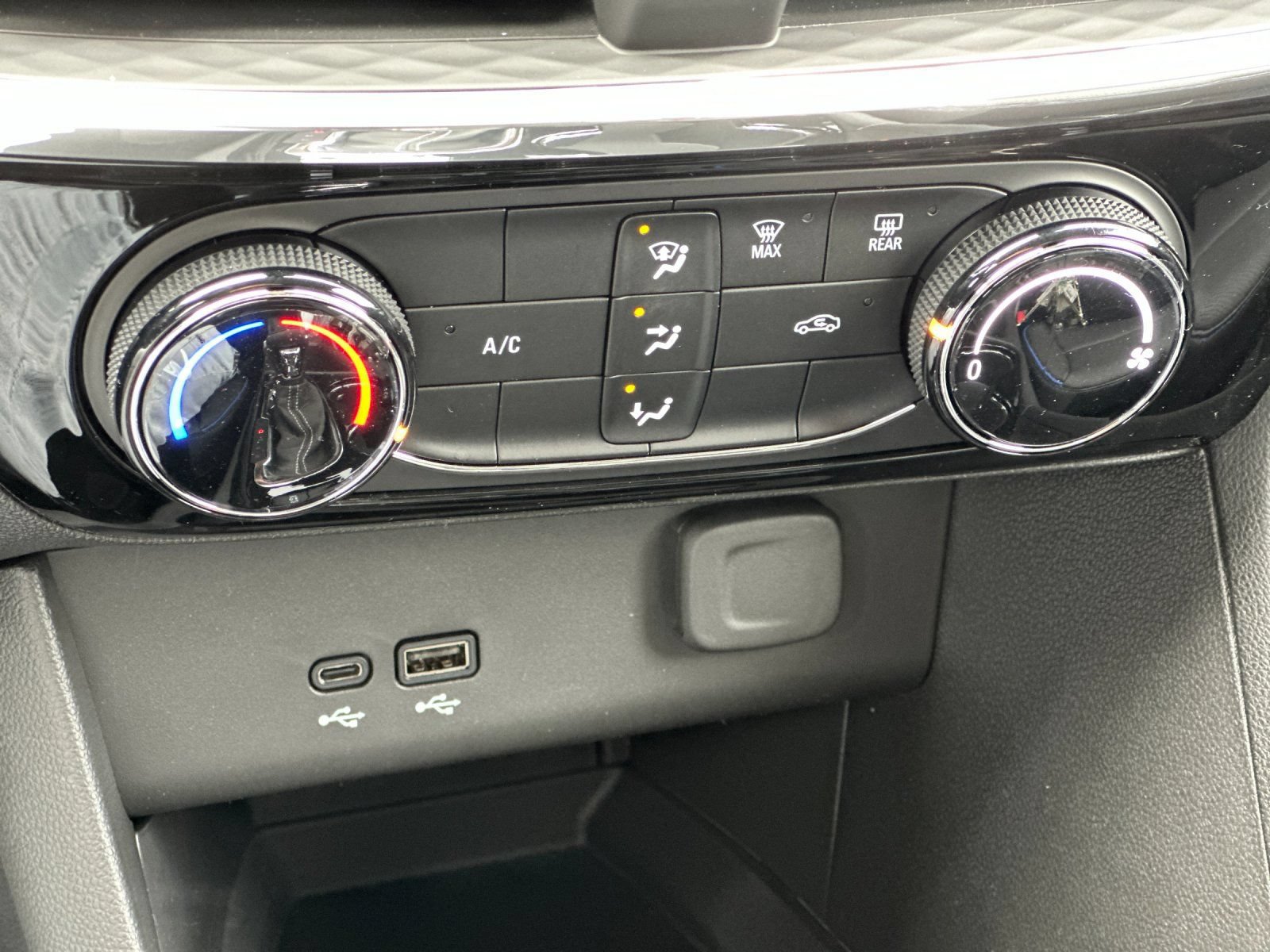 New 2026 Buick Encore GX Sport Touring FWD image 20