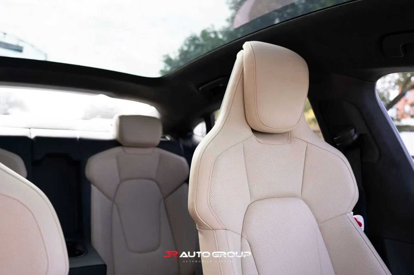 Used 2020 Porsche Taycan image 18