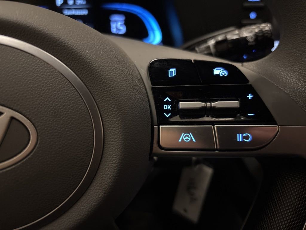 Certified 2025 Hyundai Elantra SE image 16