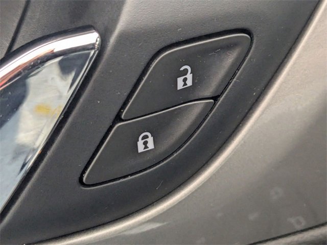 Used 2020 Chevrolet Traverse LT image 11