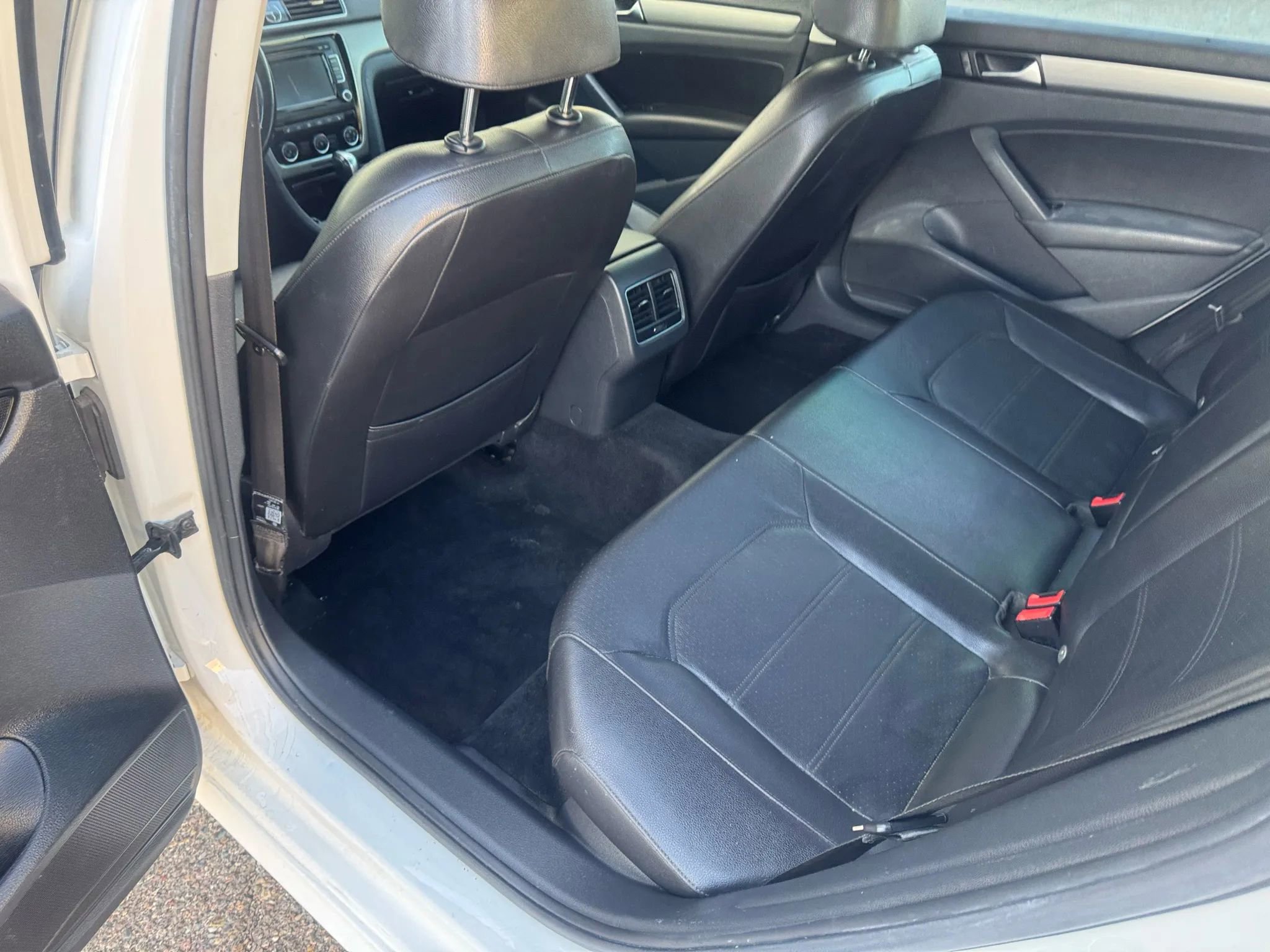 Used 2015 Volkswagen Passat TDI SE FWD image 20