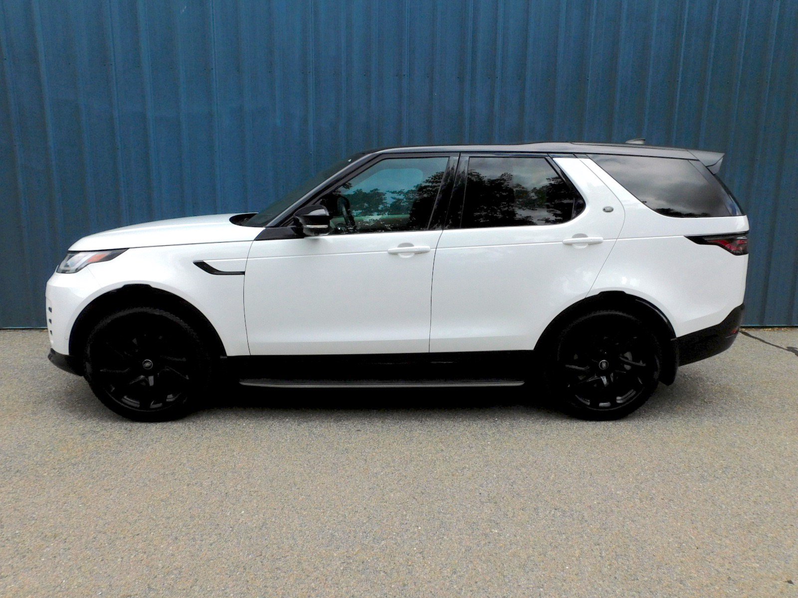 Used 2023 Land Rover Discovery S R-Dynamic AWD/4WD image 2