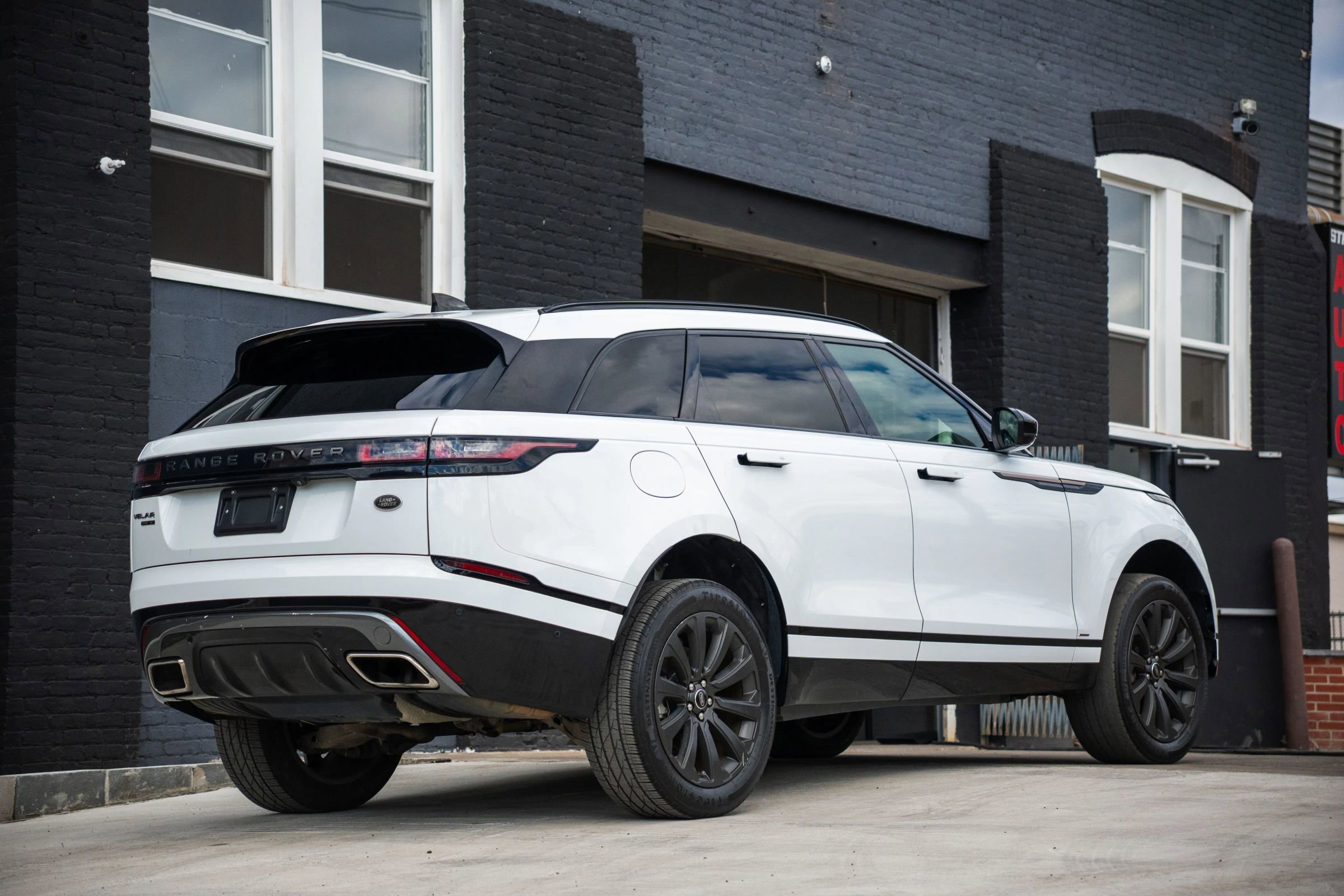 Used 2019 Land Rover Range Rover Velar R-Dynamic SE image 5