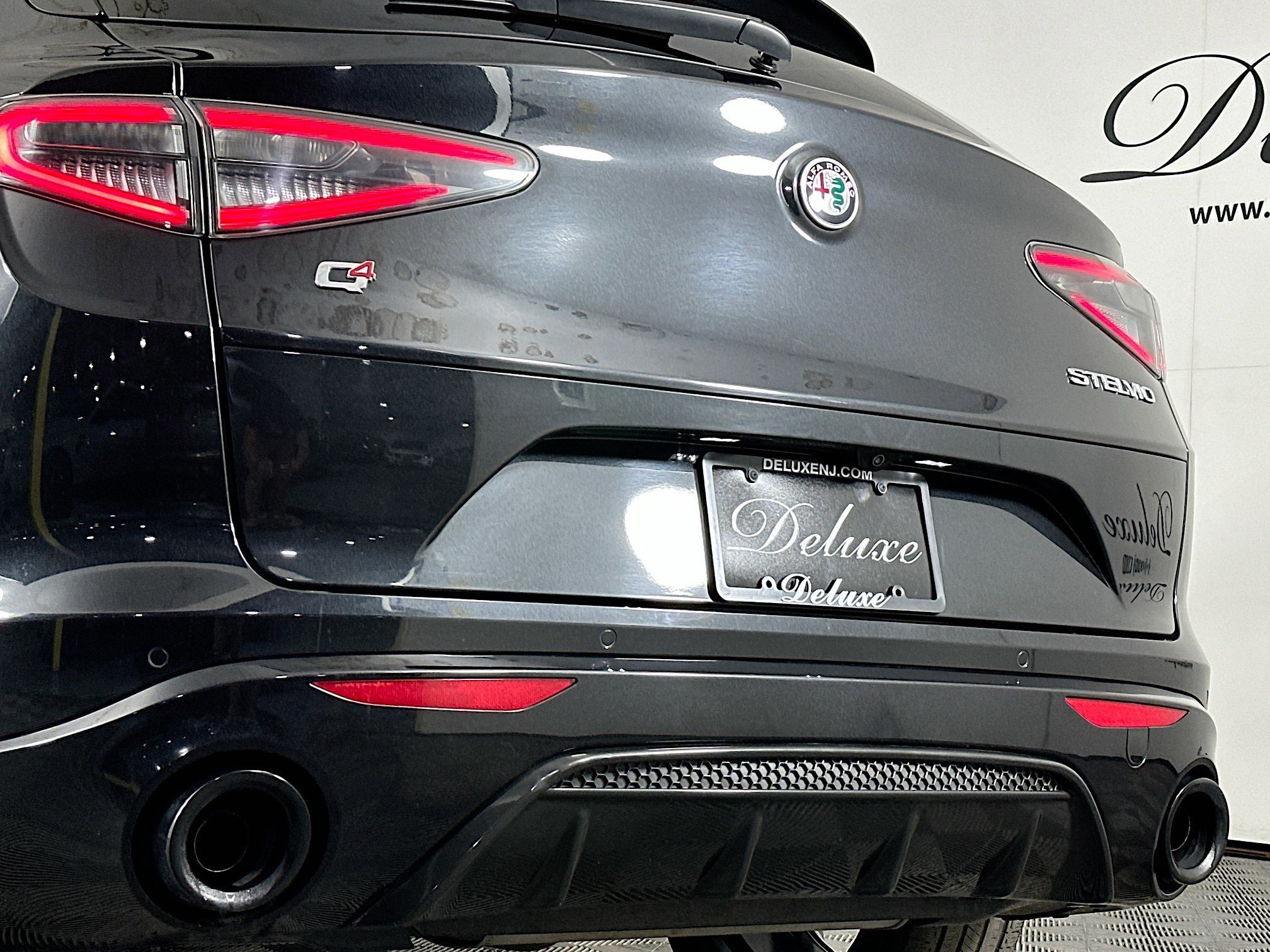 Used 2024 Alfa Romeo Stelvio Veloce AWD/4WD image 27
